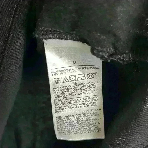 Old Navy everywear sleeveless vneck tshirt - Picture 4 of 4